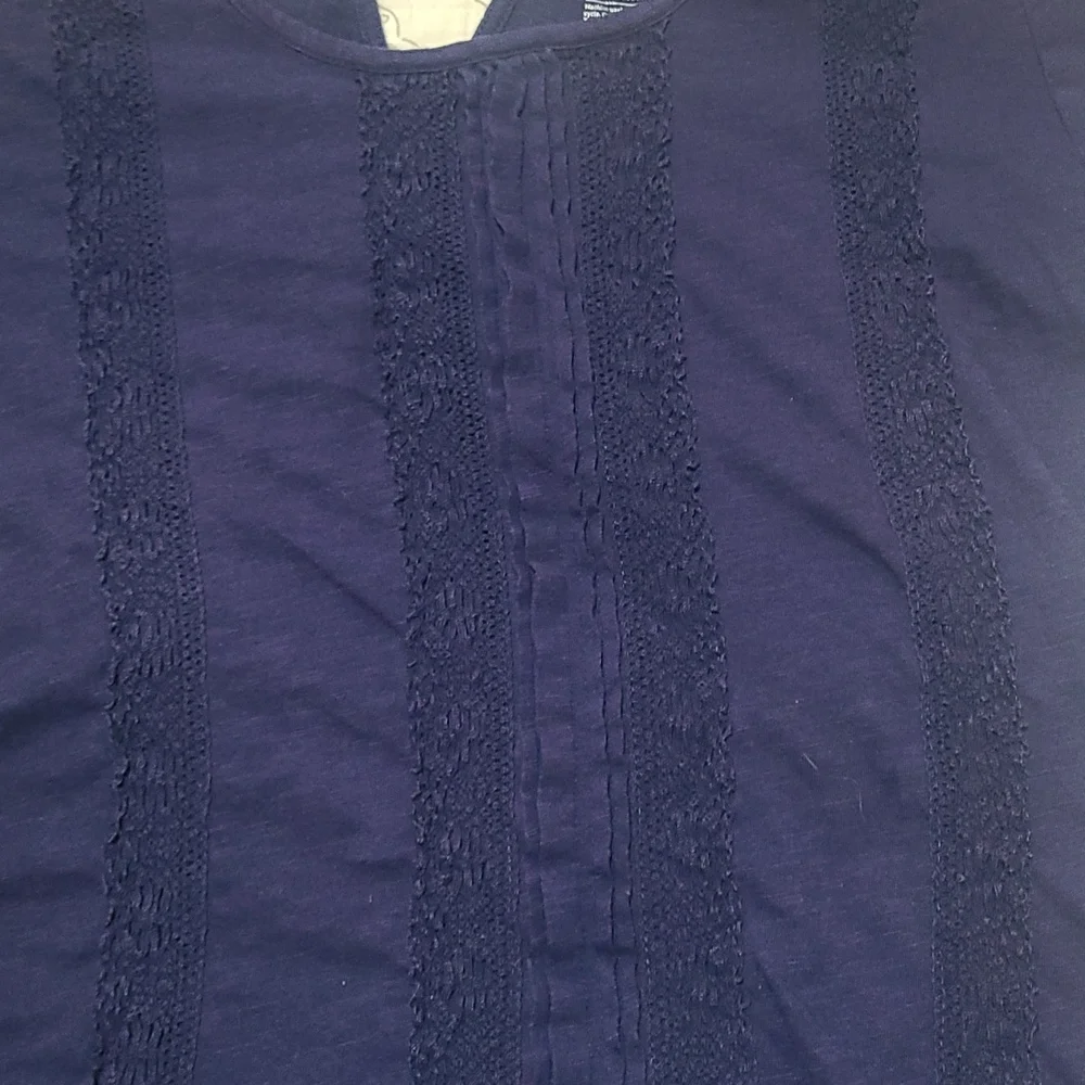 Woman's Top - Picture 6 of 7